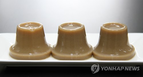 The future might be already here, as insects, which are frequently mentioned as a probable food source of the future, are expected to make their way into Korean kitchens faster than previously thought. (Image : Yonhap)