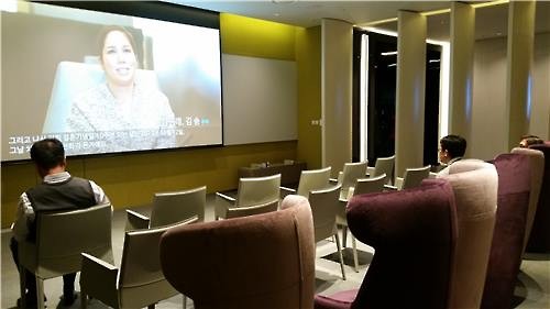 Patients watch a video clip that shows successful stories of childbirth using frozen eggs at a waiting room in CHA Fertility Center near Seoul Station on March 9, 2016. (Image : Yonhap)