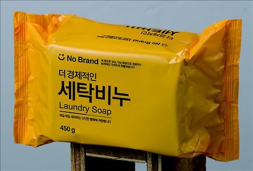 Recently, there has been a renewed interest in laundry soap bars at discount stores, even though literally every household has a washing machine. (Image : Yonhap)