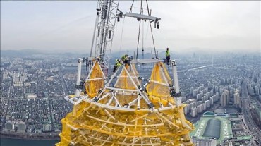 Lotte World Tower Reaches Record-Breaking 555 Meters