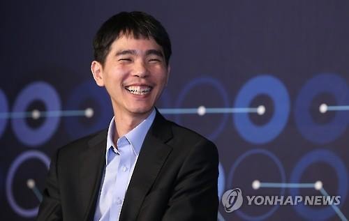 South Korean Go player Lee Se-dol smiles after defeating Google's artificial intelligence program AlphaGo in their fourth Go match held at the Four Seasons Hotel in Seoul on March 13, 2016. (Image : Yonhap)