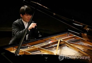 Pianist Cho Seong-jin Dazzles Country of ‘Chopin’