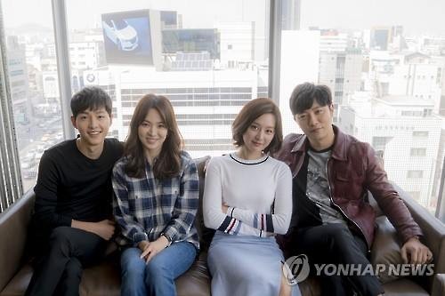 The main cast members of the KBS 2TV series "Descendants of the Sun." (Image : Yonhap)
