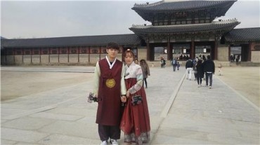 Time-Honored Hanbok Attire in Vogue among Young S. Koreans