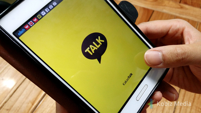 KakaoTalk users will be able to easily send and receive money through the mobile messenger without having to download other applications. Users will be to take advantage ofthe service after registering their bank accounts. (image: Kobizmedia/Korea Bizwire)