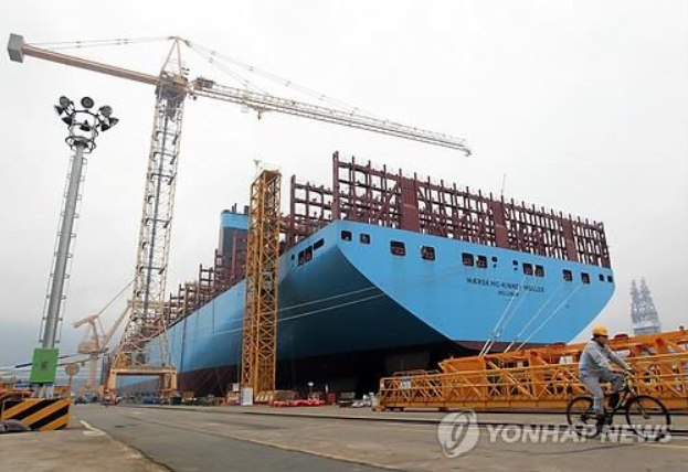 As of end-2015, troubled Daewoo Shipbuilding & Marine Engineering Co., which logged both operating and net losses, had a debt ratio of over 7,000 percent. (image: Yonhap)