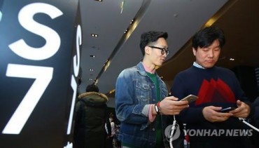 Samsung, LG Seek Performance Revival via Flagships