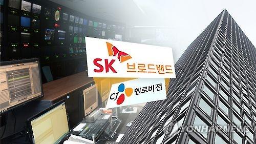 A combined image of SK Broadband Co. and CJ Hellovision Co.'s logos (Image : Yonhap)