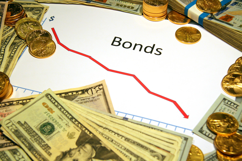 Investors have pumped in more cash in bond funds than stock funds so far this year as they seek more stable returns, a fund rating and consulting company said Friday. (Image : Yonhap)