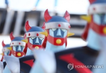 Hyundai Department Store Celebrates 40th Anniversary of Robot Taekwon V