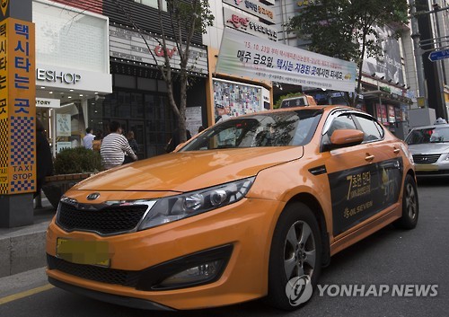 New technology that gathers weather information from taxis operating in the city will soon be available. (Image : Yonhap)