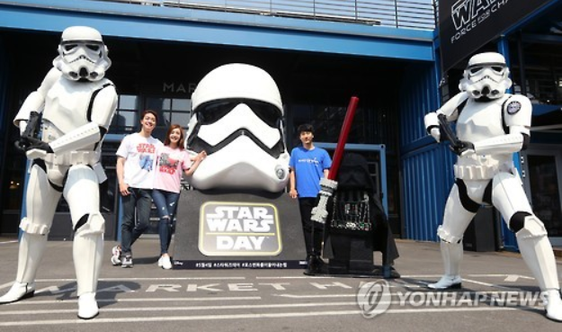Seoulites Celebrate “Star Wars Day”