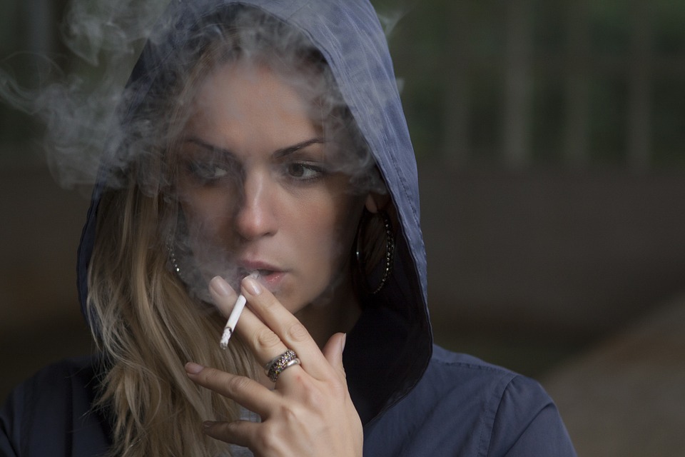 The study found that 28.4 percent of female smokers reported experiencing depression, as opposed to only 6.7 percent of male smokers – a fourfold difference. (Image Courtesy of Pixabay)