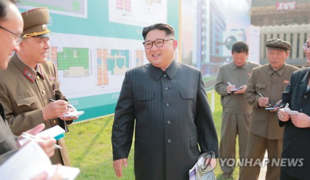 "Kim Jong-un recently issued an order to treat people using Chinese cell phones like betrayers who conspire with South Koreans." (image: Yonhap)