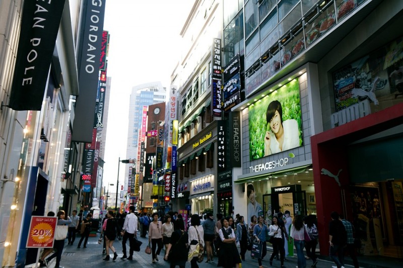 Chinese Tourists Are Biggest Foreign Shoppers in Seoul: Survey
