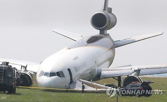 The U.S. cargo plane operated by United Parcel Service of America nosed into the ground after skidding off a runway at Incheon International Airport on June 6, 2016. (image: Yonhap)