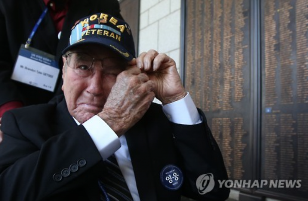 A Korean War veteran sheds tears at The War Memorial of Korea. 