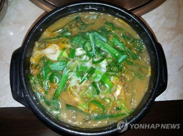 Boshintang is a Korean “invigorating” soup that is made with dog meat, but ongoing controversy regarding the morality of consuming dog meat in Korean society has reduced the consumption of dog soup, a dish that remained popular just a few years ago. (image: Yonhap)