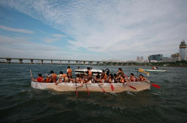 Intrepid Explorers Compete to Cross Han River in Paper Boats