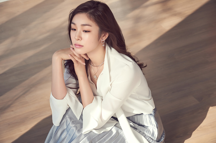 J.Estina is one of the pioneers of the K-jewelry fever, which begin to pick up widespread public interest in the late 2000s when former figure skater star Kim Yuna wore the company’s crown-shaped earrings. (image: J. Estina)