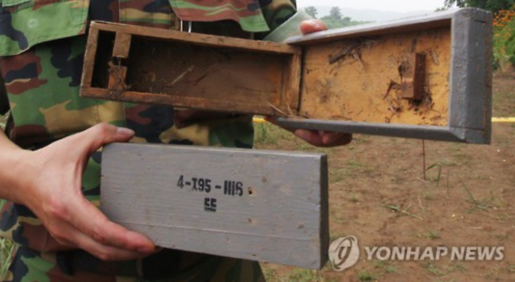 Since April, the North has placed more than 4,000 new land mines in the DMZ, and 70 to 80 percent of them are believed to be wooden-box land mines which are hard to detect using conventional mine detecting gear, according to the officials. (image: Yonhap)