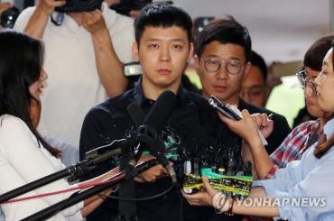 Police Charge JYJ’s Park Yoo-chun with Prostitution, Fraud