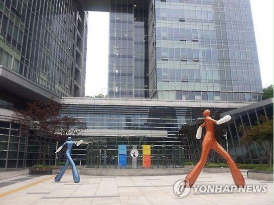 The court also expects that the number of trials delayed due to unpaid interpretation service fees will decline as special volunteers will be available to assist foreigners who do not speak Korean. (image: Yonhap)