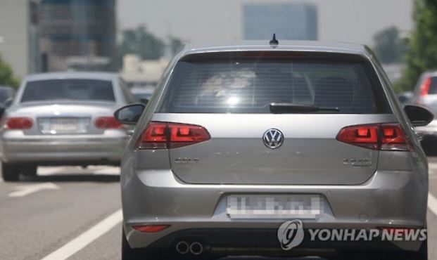 However, what have pushed many customers to finally turn away from Volkswagen was the company's falsification of emissions documents that caused customers to lose faith in the brand, and the South Korean government's official decision to ban sales and cancel certification for many of the carmaker’s models, which led customers be concerned with the future value of their vehicles. (image: Yonhap)