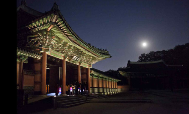 Moonlight Tour Offers Mystical Look at Royal Palace