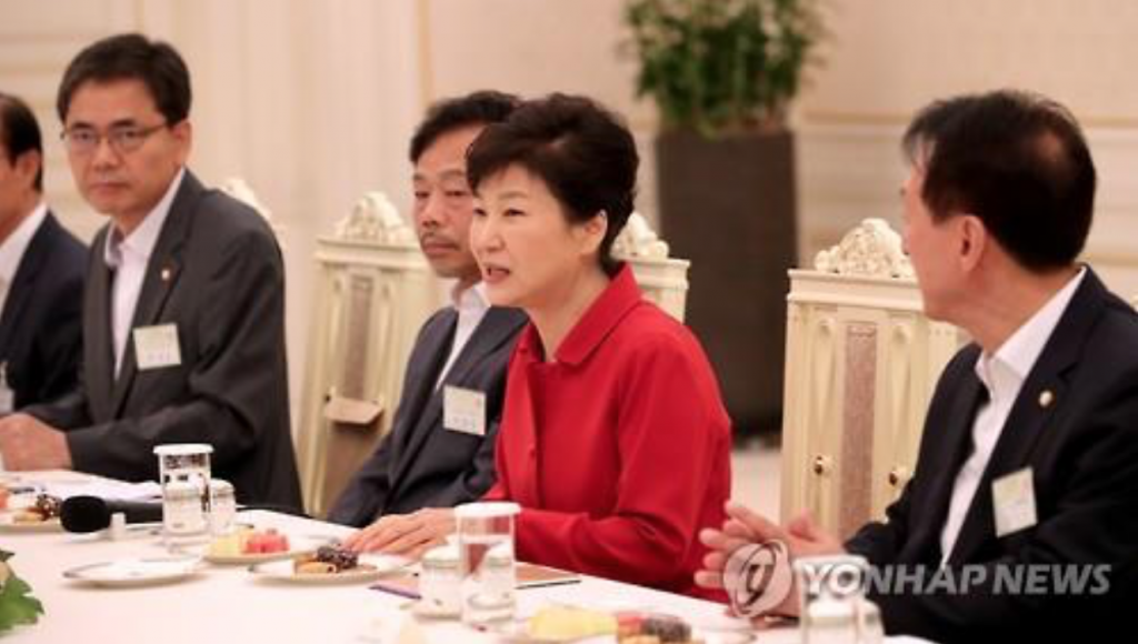 President Park Geun-hye speaks during a meeting with 11 lawmakers of the ruling Saenuri Party on the planned deployment of an advanced U.S. anti-missile system to South Korea at her office Cheong Wa Dae on Aug. 4. (image: Yonhap)