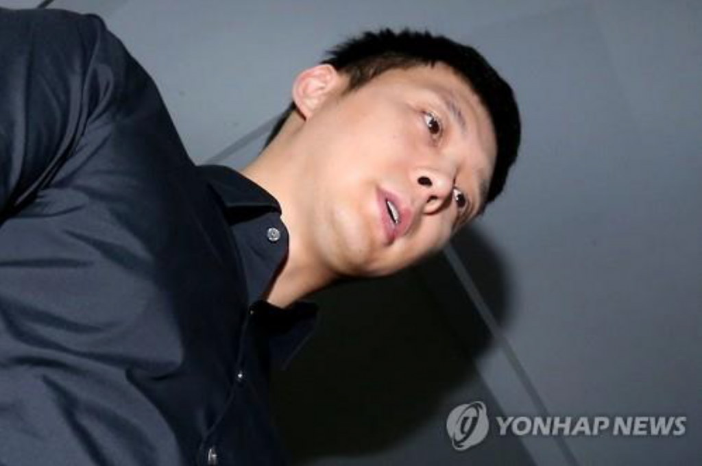 Park Yoo-chun, the troubled member of popular K-pop boy band JYJ, appears at the Gangnam Police Station in southern Seoul on June 30, 2016, to face questioning over sexual assault allegations. (image: Yonhap)