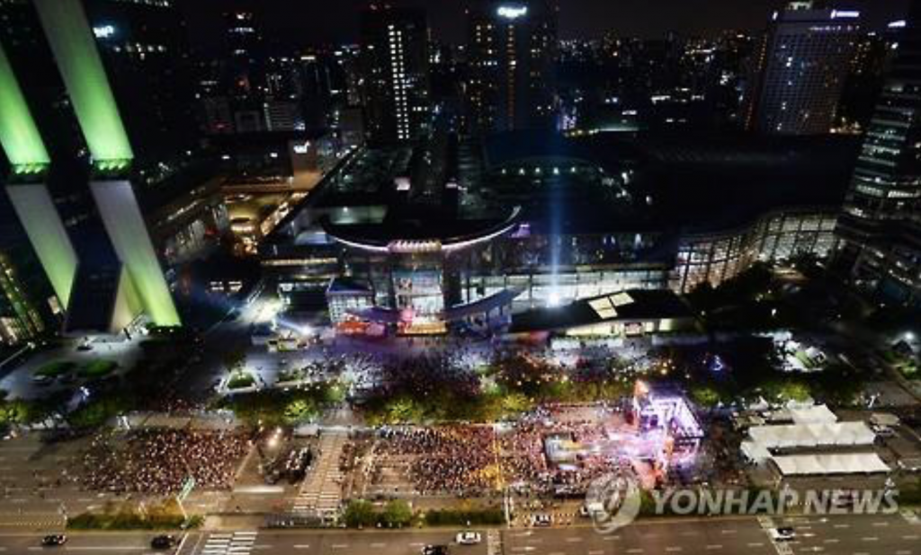 A K-pop concert on Yeongdong Daero in southern Seoul on May 8, 2016. (image: Yonhap)