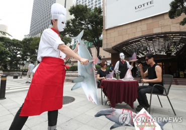 Environmentalists Protest against Shark Fin Consumption in Central Seoul