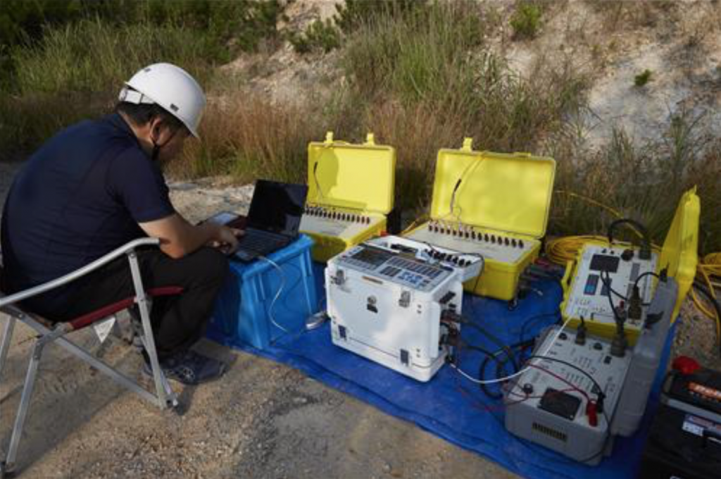 KIGAM’s technology is much more elaborate than conventional SIP techniques. It can analyze the specific types of metal ore deposits, and can explore depths of up to 300 meters, said the institute. (image: KIGAM)