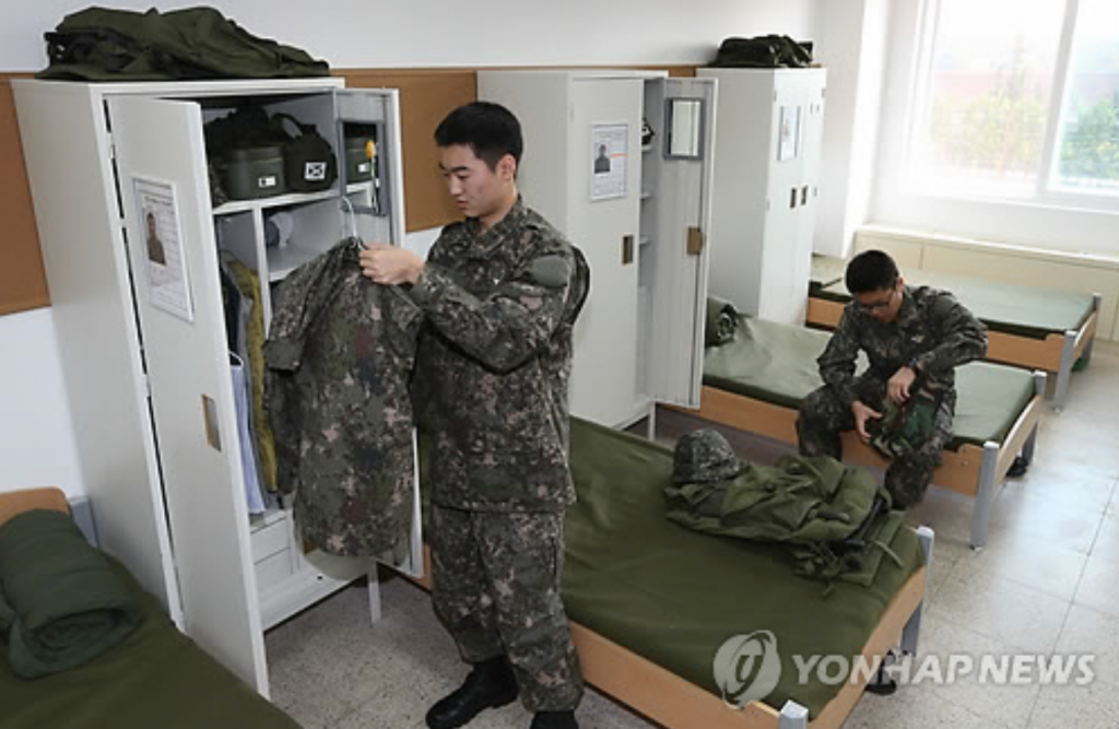 Currently, all able-bodied South Korean men between the ages of 18 and 35 must serve in the military for about two years. (image: Yonhap)