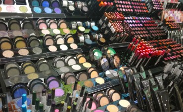 Customized Cosmetics Gain Customers as New Business