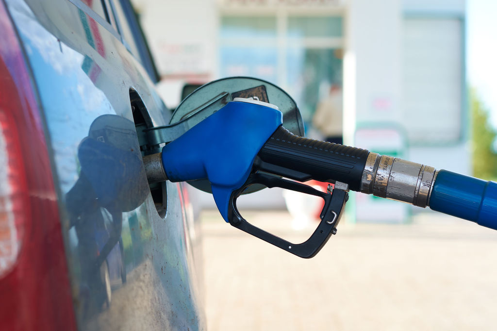 Officials say the market is too crowded for anyone in the business to make a profit. Market analysts estimate that 8,000 gas stations would suffice, meaning even after the increasing shutdowns, the country still has over 4,000 in excess. (image: KobizMedia/ Korea Bizwire)