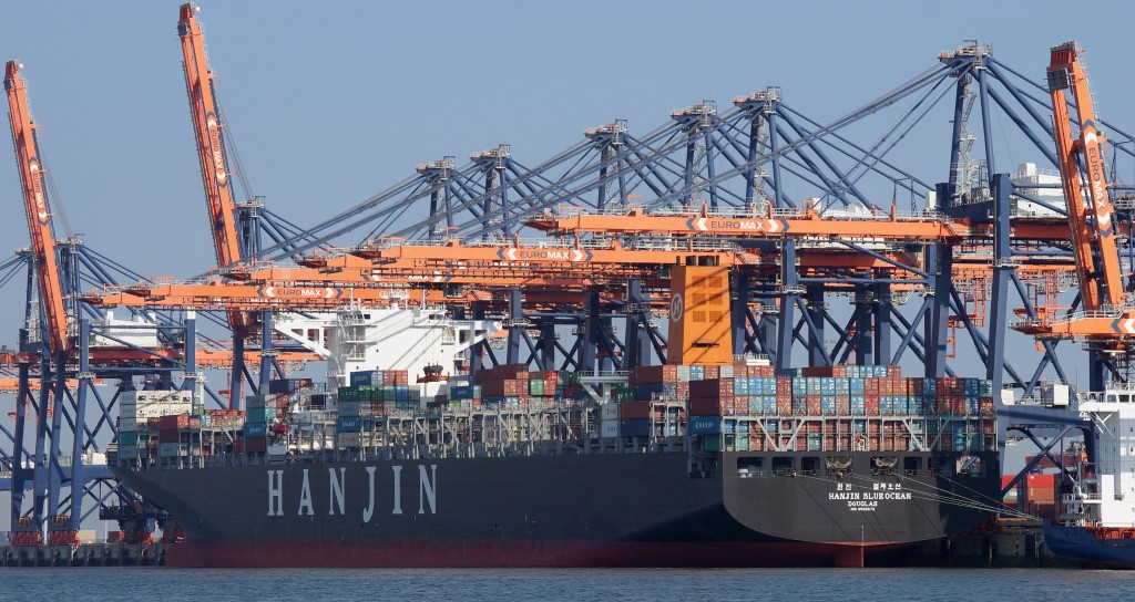 “Harbor and shipping businesses are part of the essential foundation that helps maintain Korea’s international competitiveness by guaranteeing stable logistics for Korean businesses." (image: Wikimedia)