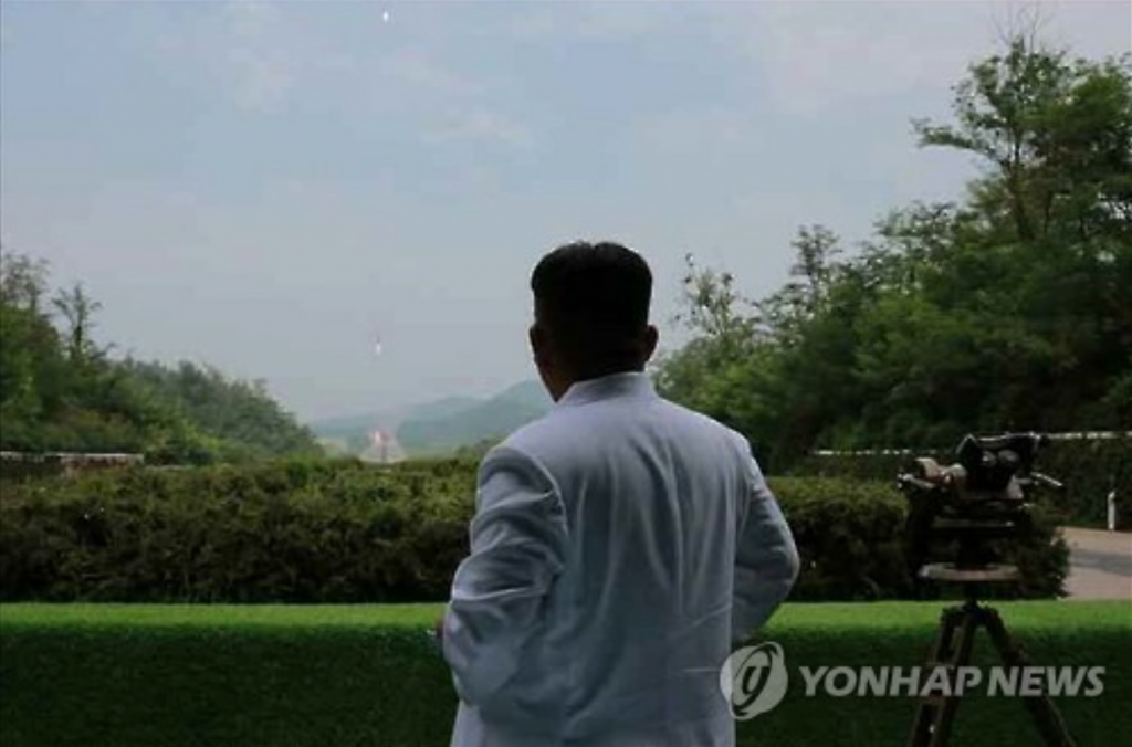 North Korea's top leader Kim Jong-un watches a ballistic missile being fired during his inspection of a drill at the Hwasong artillery units of the North Korean Army's Strategic Force in this photo released by the North's state-run Rodong Sinmun newspaper on Sept. 6, 2016. (image: Yonhap)