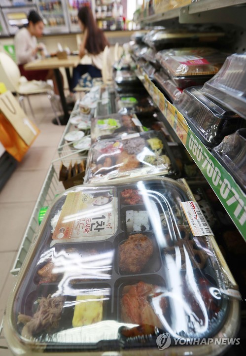 Convenience stores vie for lunch box market