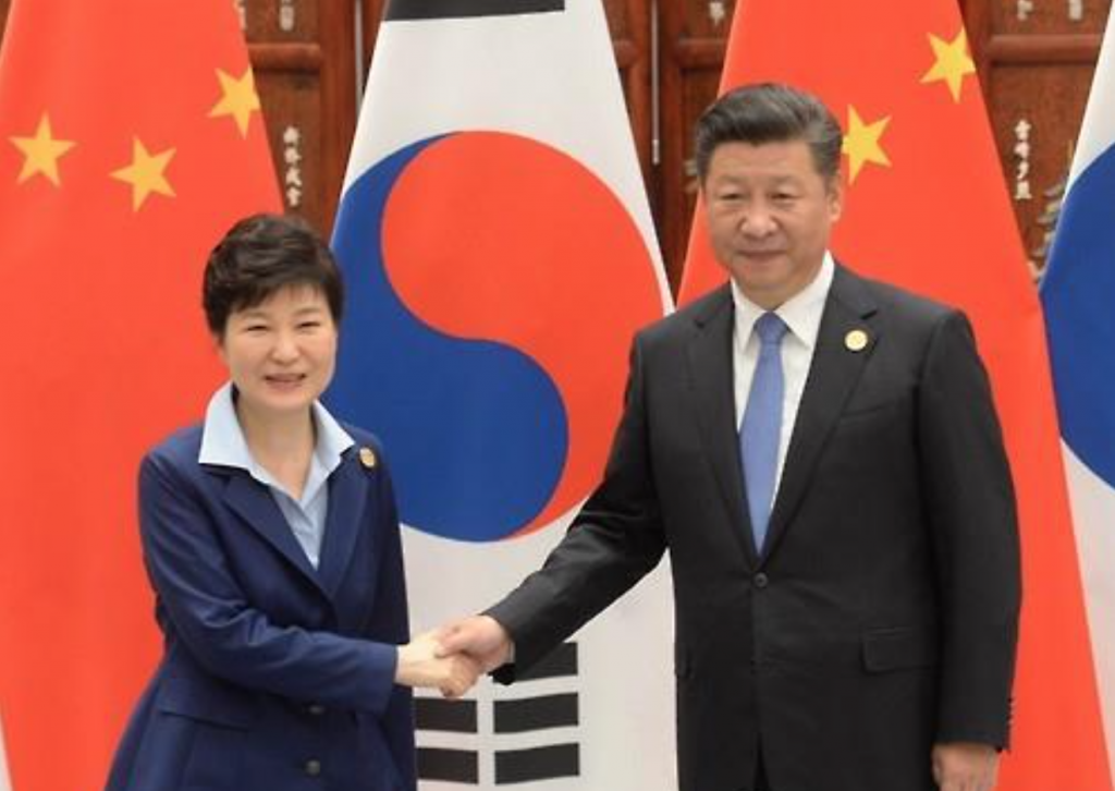 Touching on the bilateral ties, Xi said that the two nations should put their relations on the "right track" toward the stable and healthy development of their partnership, and play an "active role" for fostering peace in the region and the world. (image: Yonhap)