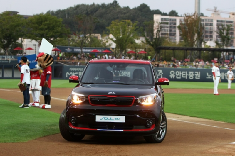 Kia Autonomous EV Makes Special Appearance at Baseball Match