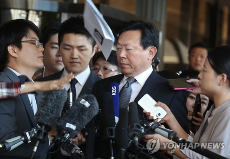 Prosecutors Seek Warrant to Arrest Lotte Group Chairman over Corruption