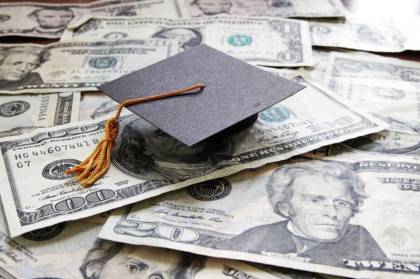 7,912 college graduates defaulted on those loans last year, compared with 1,104 people in 2012, according to data compiled by the National Tax Service. (image: KobizMedia/ Korea Bizwire)
