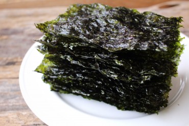 Chinese Travelers Drive up Sales of Dried Seaweed