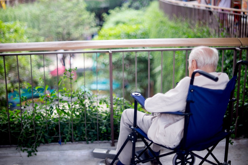The survey showed 10.1 percent of people aged between 65 and 74 have such an impulse, while 11.4 percent of people aged over 75 also said so. (image: KobizMedia/ Korea Bizwire)