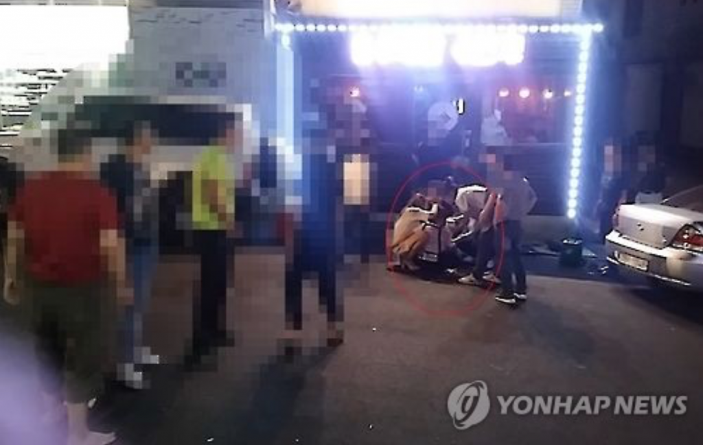 They allegedly attacked her when she asked them to pay for the food they ordered before leaving. (image: Yonhap)