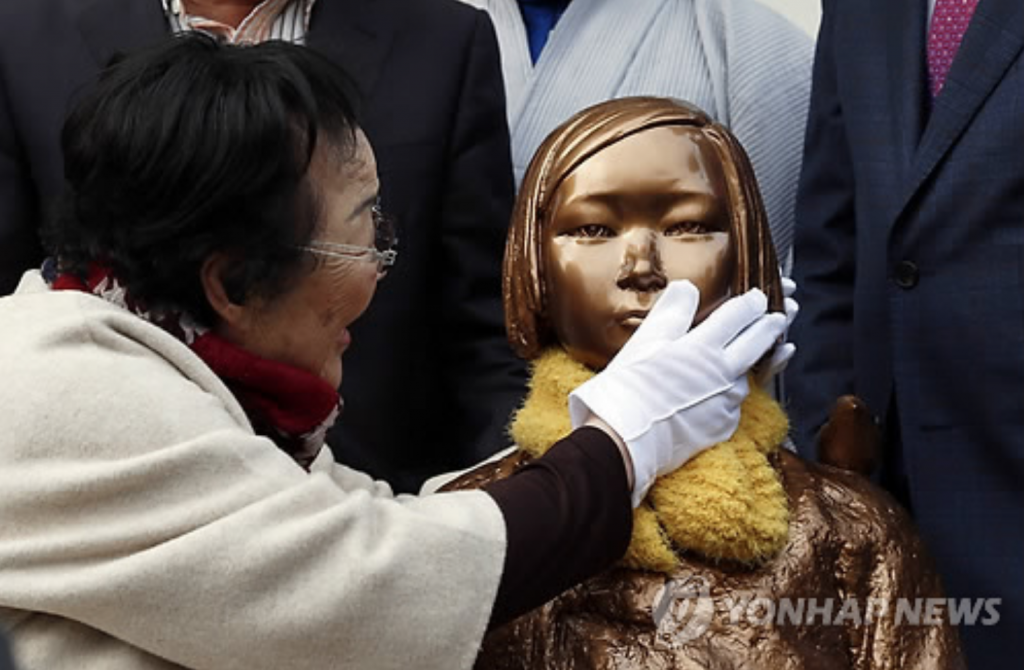 The unveiling ceremony was attended by Lee Yong-soo, one of the surviving victims of sex slavery.