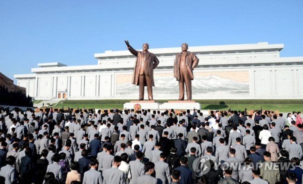 North Koreans pay tribute at the statues of the country's former leaders in Pyongyang to mark the 71st founding anniversary of the ruling Workers' Party of Korea. (image: Yonhap)