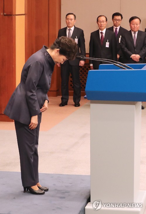 South Korean President Park Geun-hye bows after making a public apology over the leak of confidential documents, including presidential speech drafts, to her confidant Choi Sun-sil to get advice from her at the presidential office Cheong Wa Dae in Seoul on Oct. 25, 2016. (image: Yonhap)